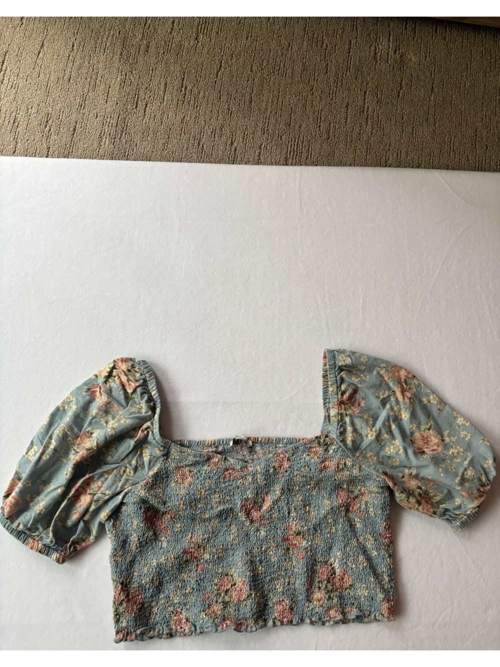 American Eagle Floral Smocked Puff-Sleeve Crop Top - Light Blue - Picture 2 of 5